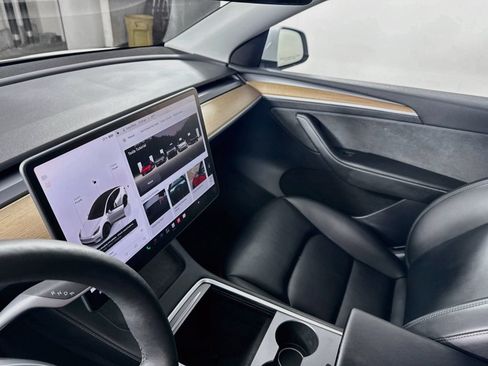 Used 2023 Tesla Model Y Long Range AWD/4WD image 6