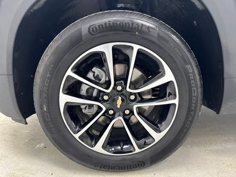 Used 2025 Chevrolet TrailBlazer LT AWD/4WD image 35