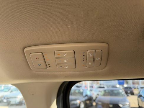 Used 2024 Kia Carnival LX image 10