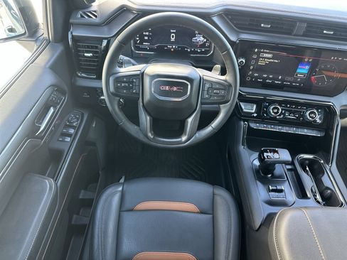 Used 2024 GMC Sierra 1500 AT4 w/ Technology Package AWD/4WD image 17