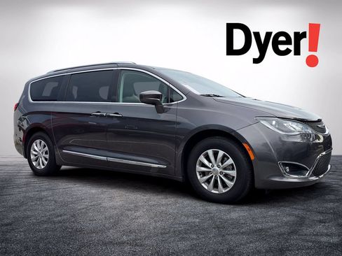 Used 2019 Chrysler Pacifica Touring-L FWD image 1