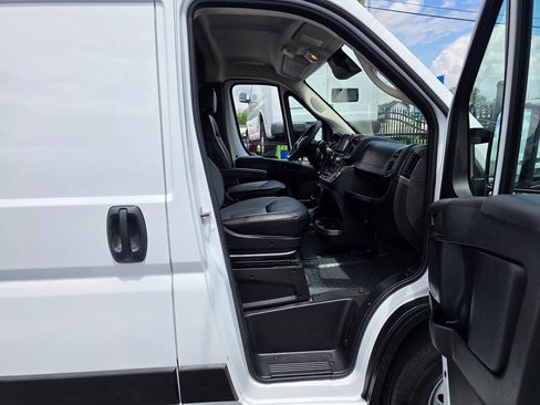 Used 2024 RAM ProMaster 2500 w/ Convenience Group FWD image 14