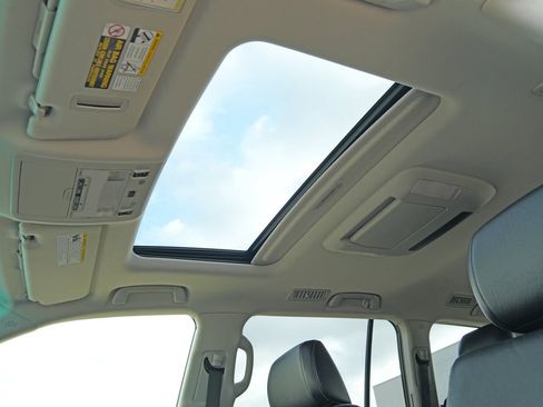 Used 2015 Toyota Land Cruiser AWD/4WD image 10