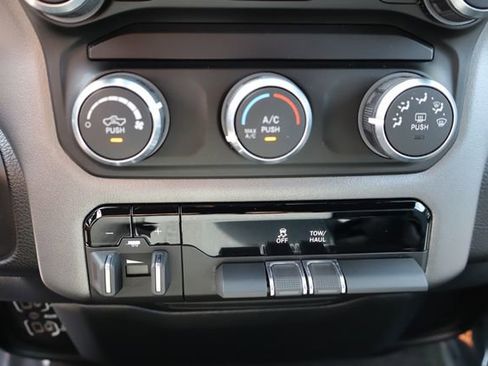 Used 2022 RAM 1500 Big Horn AWD/4WD image 35