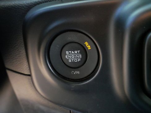 Used 2021 Jeep Wrangler Unlimited Sahara image 28