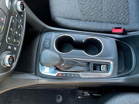 Used 2022 Chevrolet Equinox LT image 18