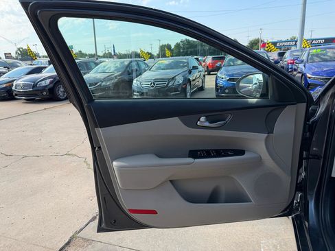 Used 2021 Kia Forte LXS FWD image 12
