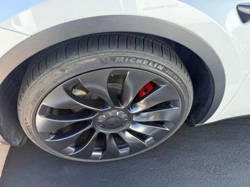 Used 2023 Tesla Model Y Performance image 8