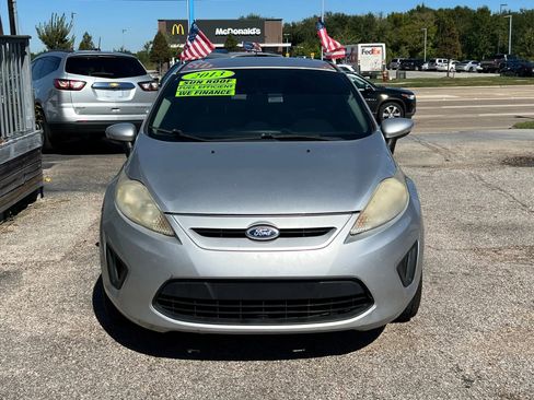 Used 2013 Ford Fiesta SE image 3