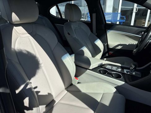 Used 2023 Genesis G70 2.0T image 11