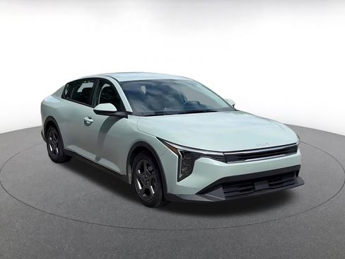 Used 2025 Kia K4 LXS image 3