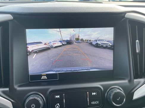 Used 2024 GMC Terrain SLT image 27