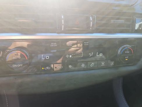 Used 2024 Nissan Pathfinder SV FWD image 16