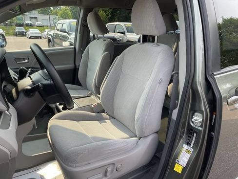Used 2020 Toyota Sienna LE FWD image 14