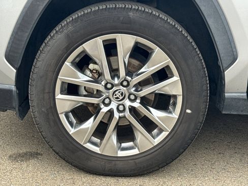 Used 2020 Toyota RAV4 Limited image 46