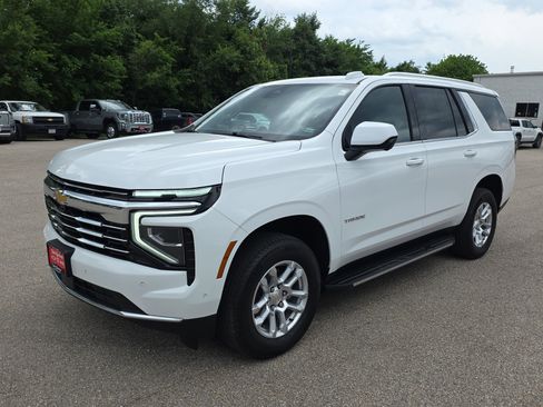 Used 2025 Chevrolet Tahoe LT AWD/4WD image 4