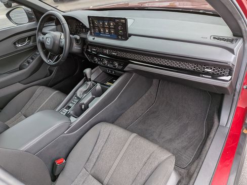 Used 2025 Honda Accord Sport image 35