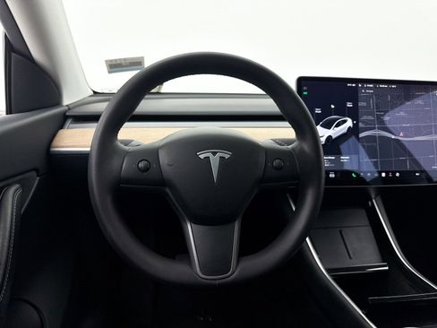 Used 2020 Tesla Model Y Long Range image 3