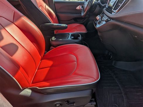 Used 2020 Chrysler Pacifica Limited w/ Quick Order Package 27H Red S image 20