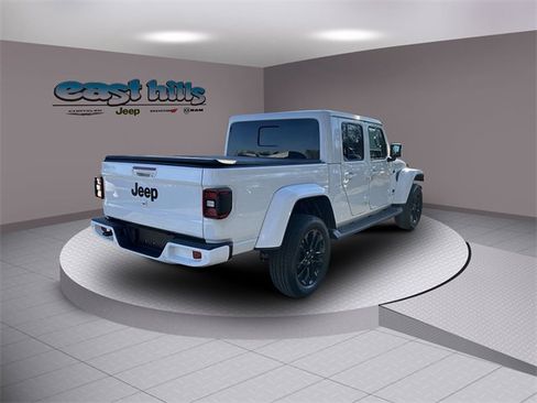 Certified 2022 Jeep Gladiator Overland image 3