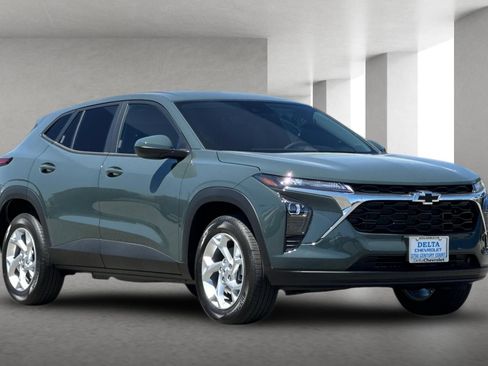 New 2026 Chevrolet Trax LS w/ LS Convenience Package FWD image 1