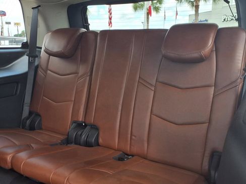 Used 2020 Cadillac Escalade Premium Luxury AWD/4WD image 23