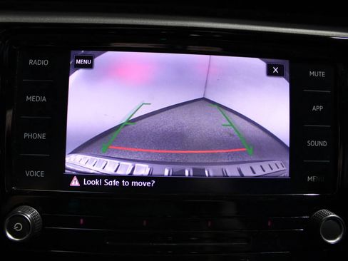 Used 2022 Volkswagen Passat 2.0T SE image 16