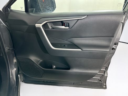 Used 2025 Toyota RAV4 XLE FWD image 30