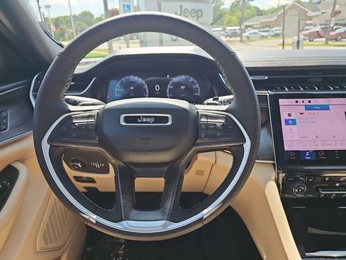 Certified 2025 Jeep Grand Cherokee Limited w/ Luxury Tech Group II AWD/4WD image 22