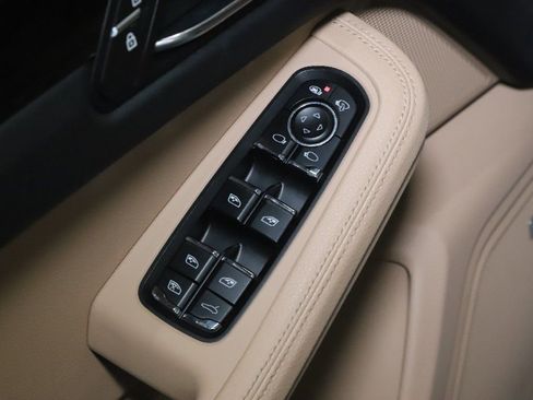 Used 2021 Porsche Macan AWD/4WD image 19