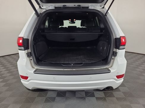 Used 2020 Jeep Grand Cherokee Altitude image 24