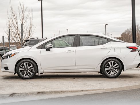 Used 2021 Nissan Versa SV image 6
