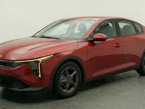 Used 2025 Kia K4 LXS image 3