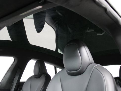 Used 2022 Tesla Model S Plaid image 9