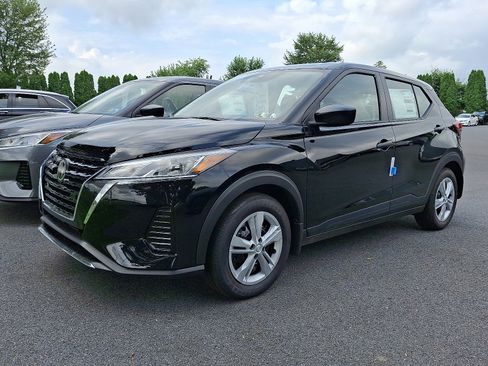 New 2025 Nissan Kicks Play S image 3