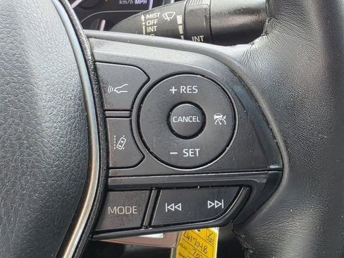 Used 2020 Toyota Camry SE image 21