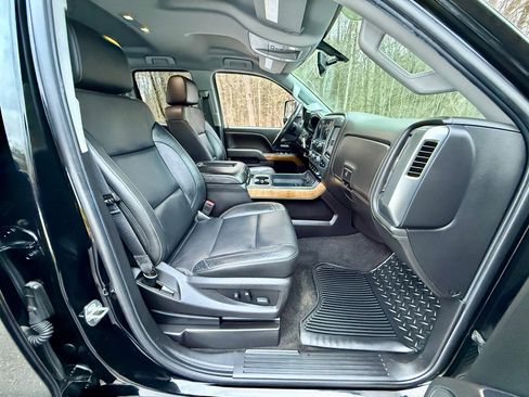 Used 2018 Chevrolet Silverado 2500 LTZ w/ LTZ Plus Package image 28