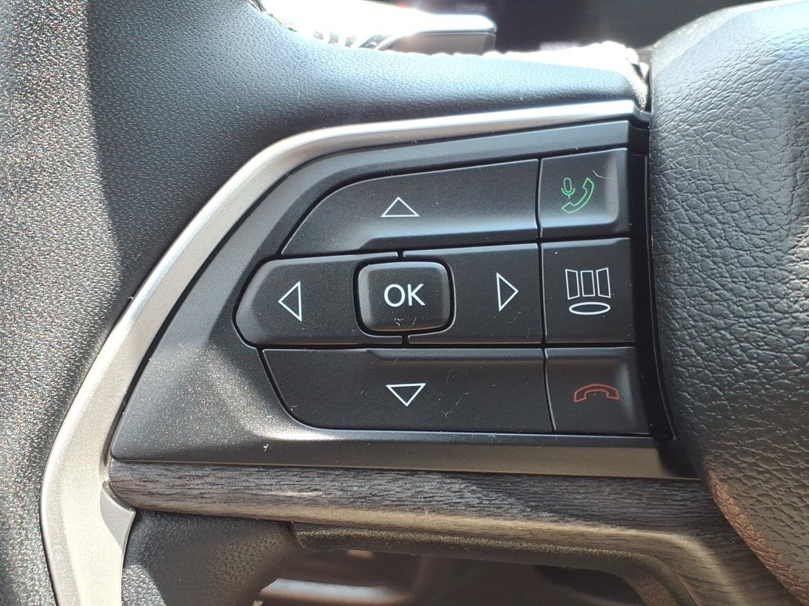 Used 2023 Jeep Grand Cherokee 4WD 4xe image 12