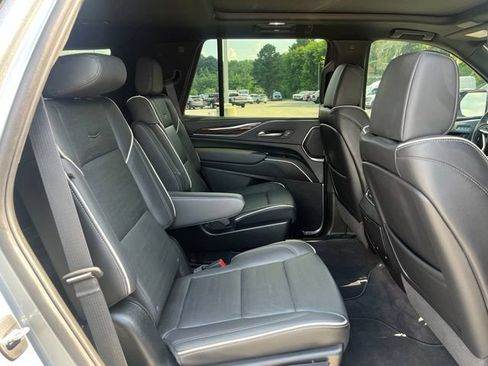 Used 2024 Cadillac Escalade Premium Luxury AWD/4WD image 10