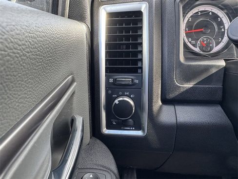 Used 2022 RAM 1500 Classic SLT image 10