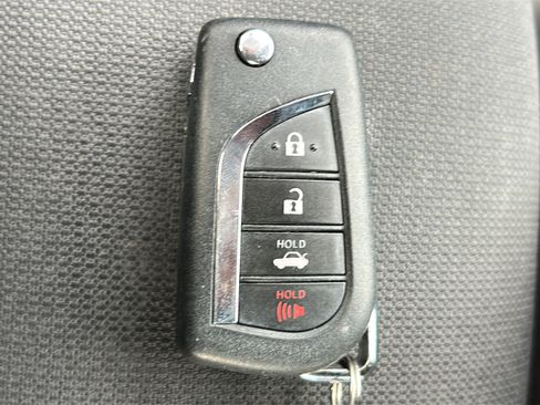 Used 2021 Toyota Corolla LE FWD image 25