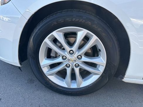 Used 2017 Chevrolet Malibu LT image 29