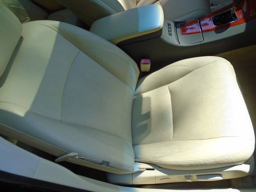 Used 2010 Lexus ES 350 w/ Preferred Accessory Package FWD image 21