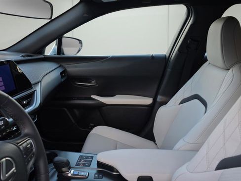 Used 2025 Lexus UX 300h AWD image 12