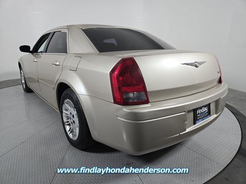 Used 2006 Chrysler 300 image 4