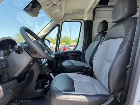 Used 2025 RAM ProMaster 2500 w/ Convenience Group FWD image 4