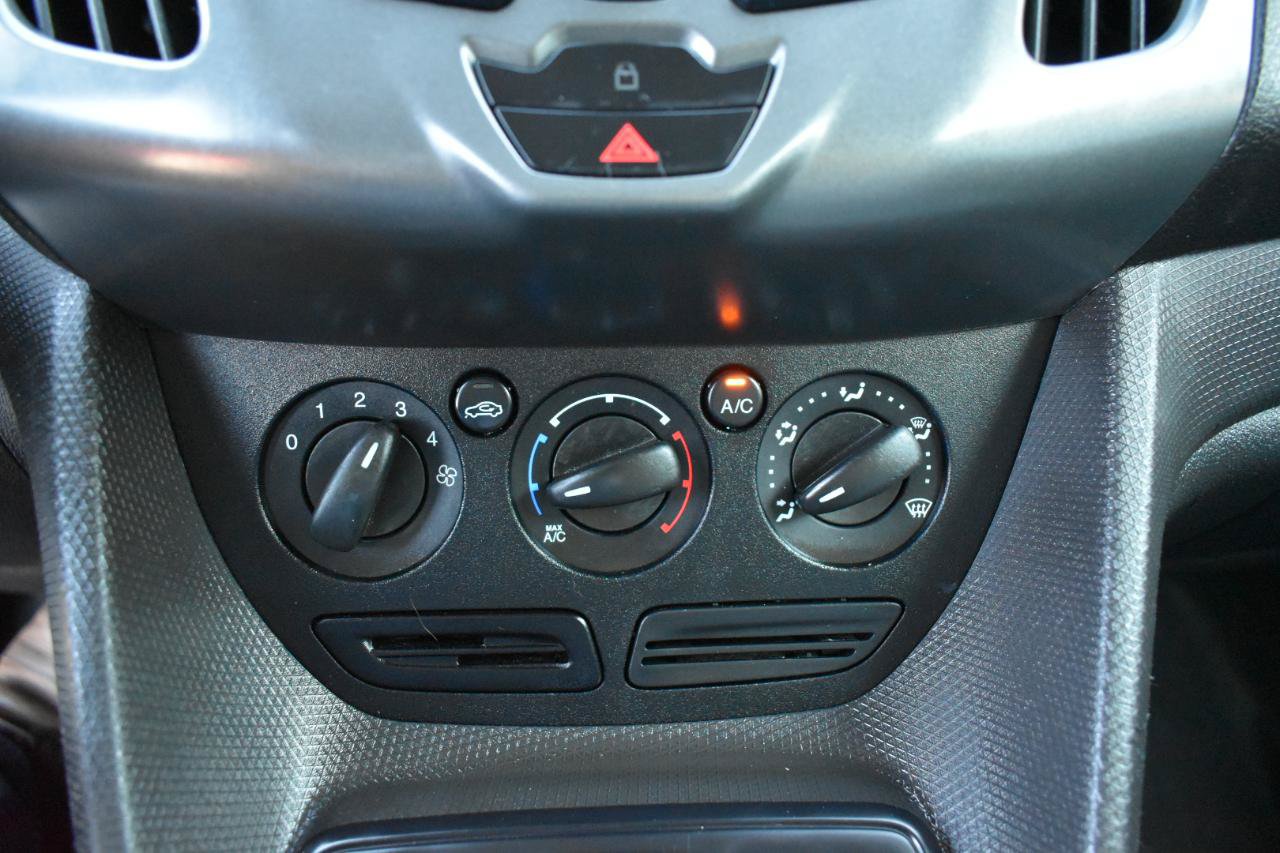 Used 2016 Ford Transit Connect XL FWD image 18