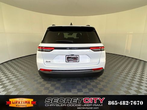 New 2026 Jeep Grand Cherokee Altitude image 6