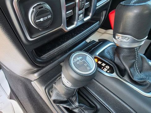 Used 2025 Jeep Gladiator Sport AWD/4WD image 30