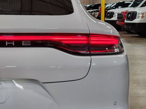 Used 2022 Porsche Panamera image 22